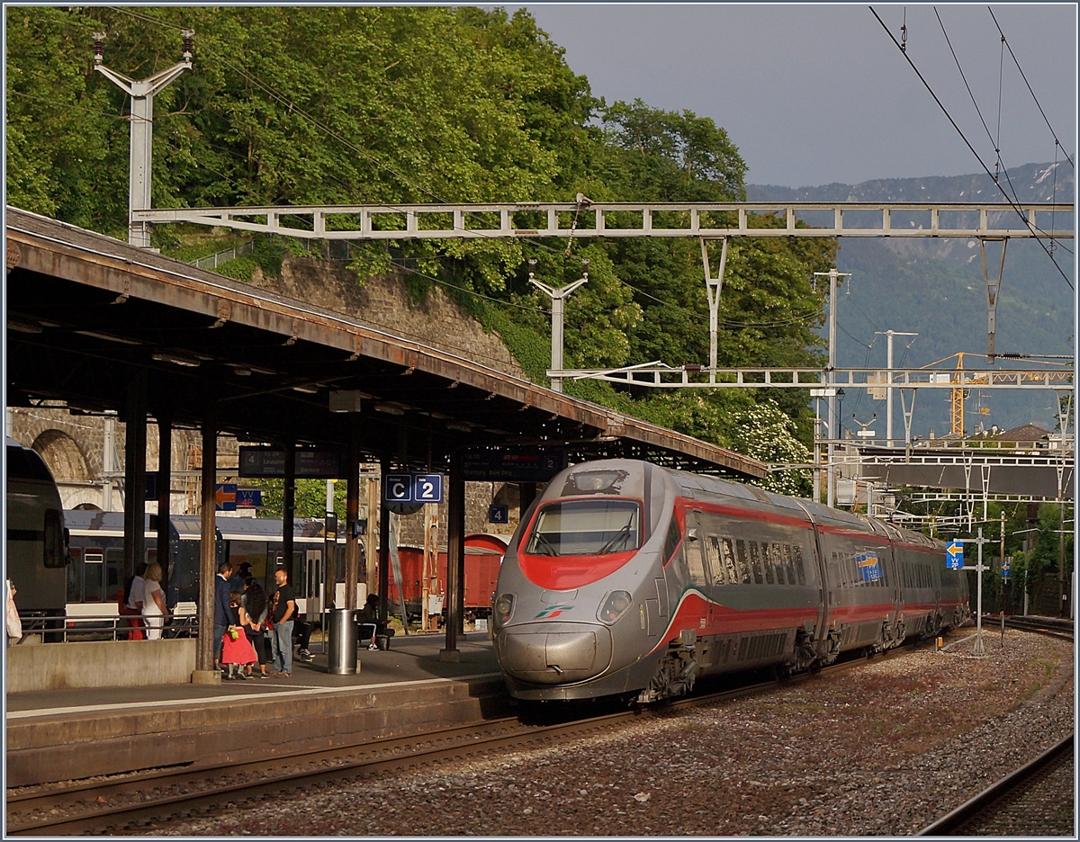 A Trenialia ETR 610 on the way to Milan in Vevey.
27.05.2018