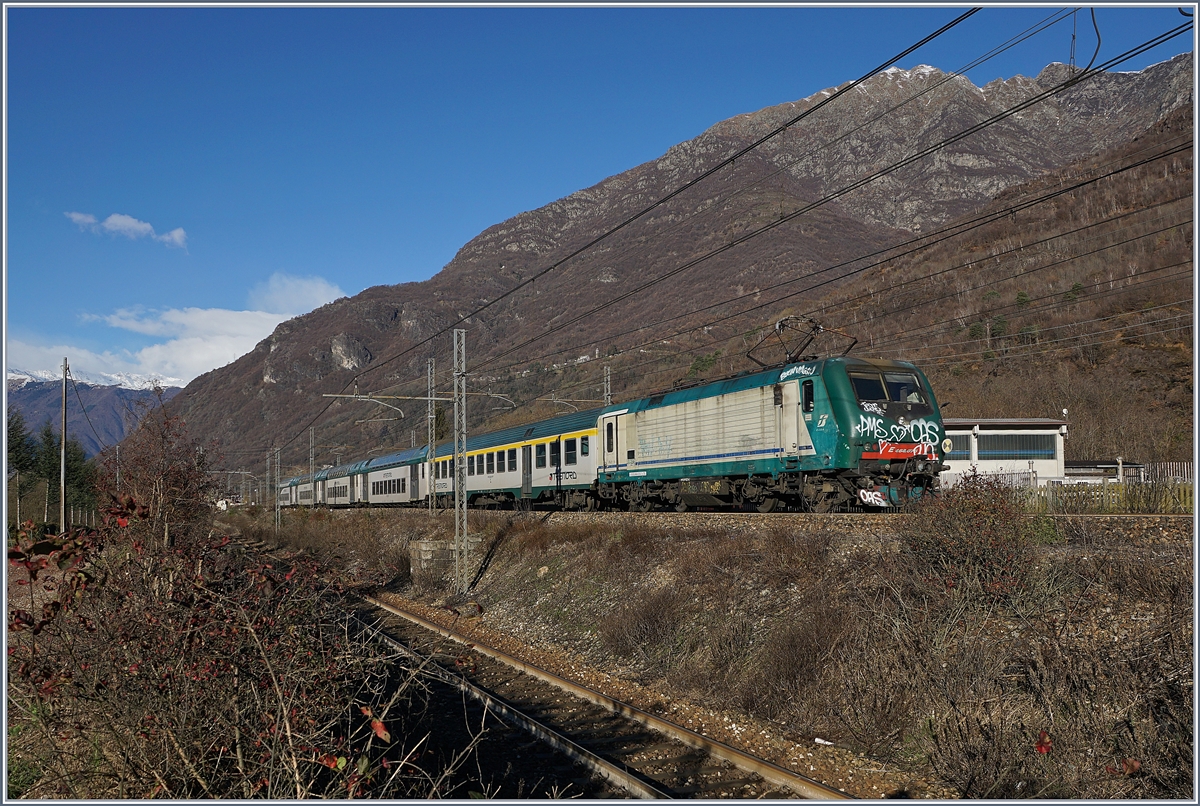 A Trenord E 464 with a local train on the way to Domodossola between Cuzzago and Premosello.
04.12.2018