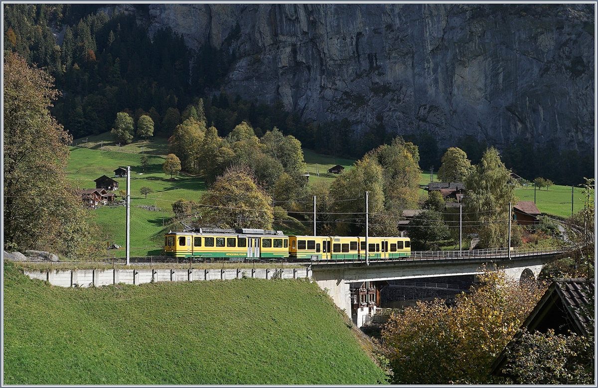 A WAB local train from the Kleine Schiedegg to Lauterbrunnen is arriving on his terminal Station.
16.10.2018