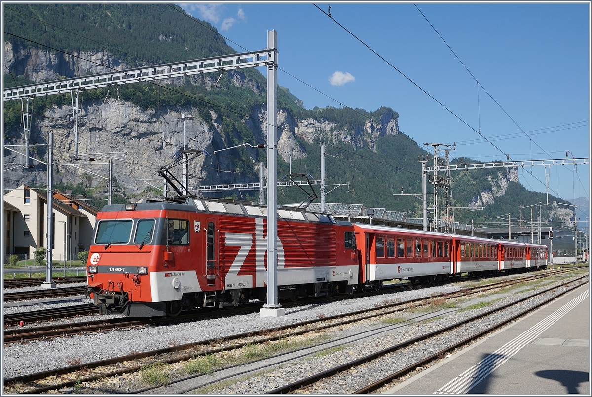 A ZB HGe 4/4 wiht a passanger train by his break in Meiringen.
30.6.2018