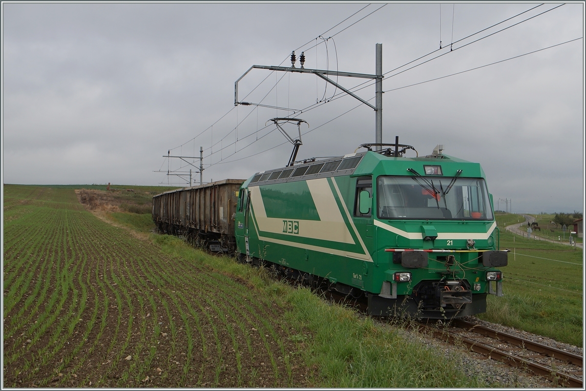 After not all of the sugar beets could be accommodated in the first train, a second seven-car train was brought in to be loaded at Mauraz in the early afternoon.

October 15, 2014