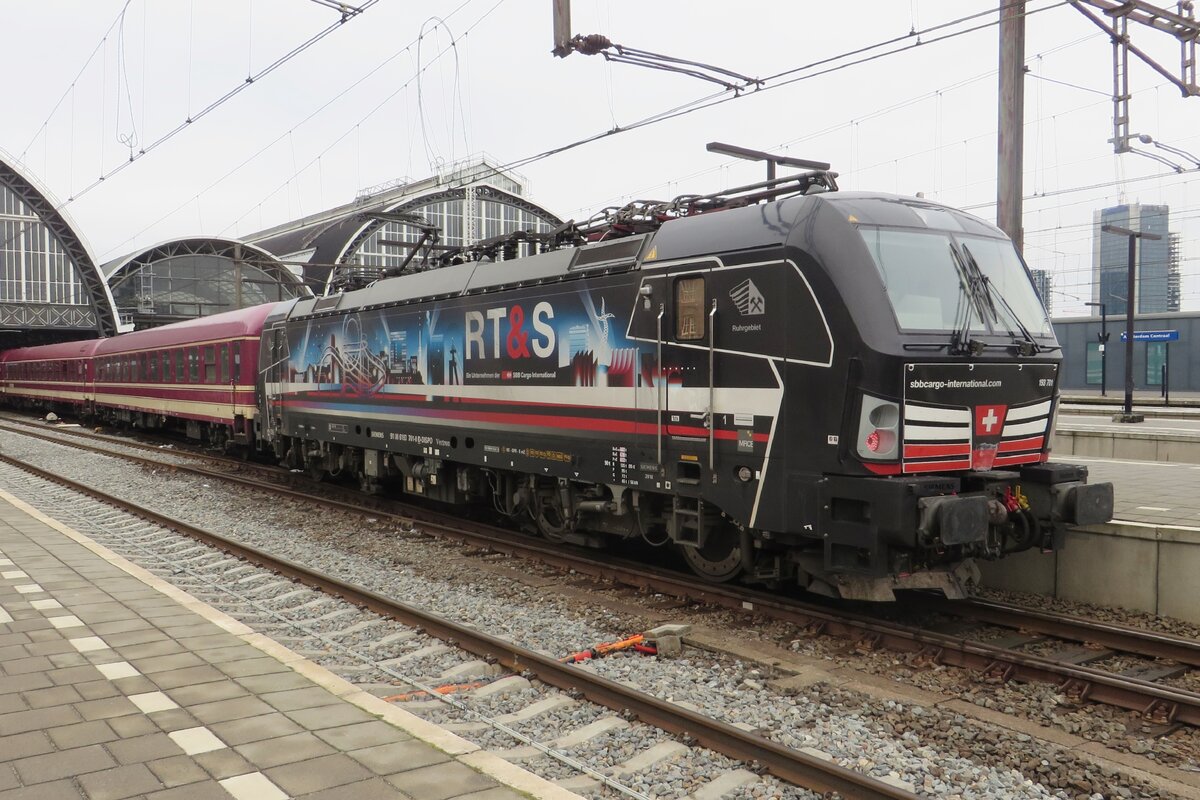 After running round, SBBCI 193 701 stands with the empty stock of the TUI Ski-Express at Amsterdam Centraal on 22 January 2023.