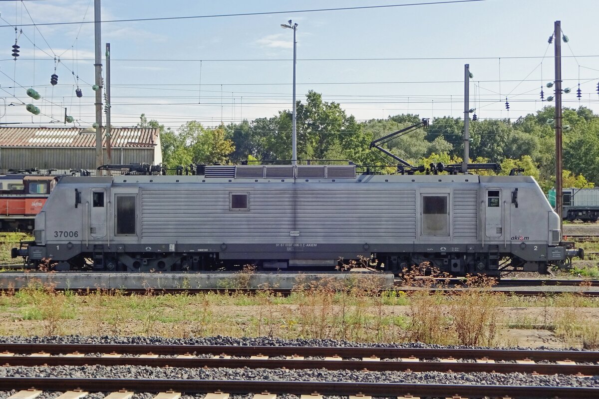 Akiem 37006 waits for new duties at Thionville on 22 September 2019.