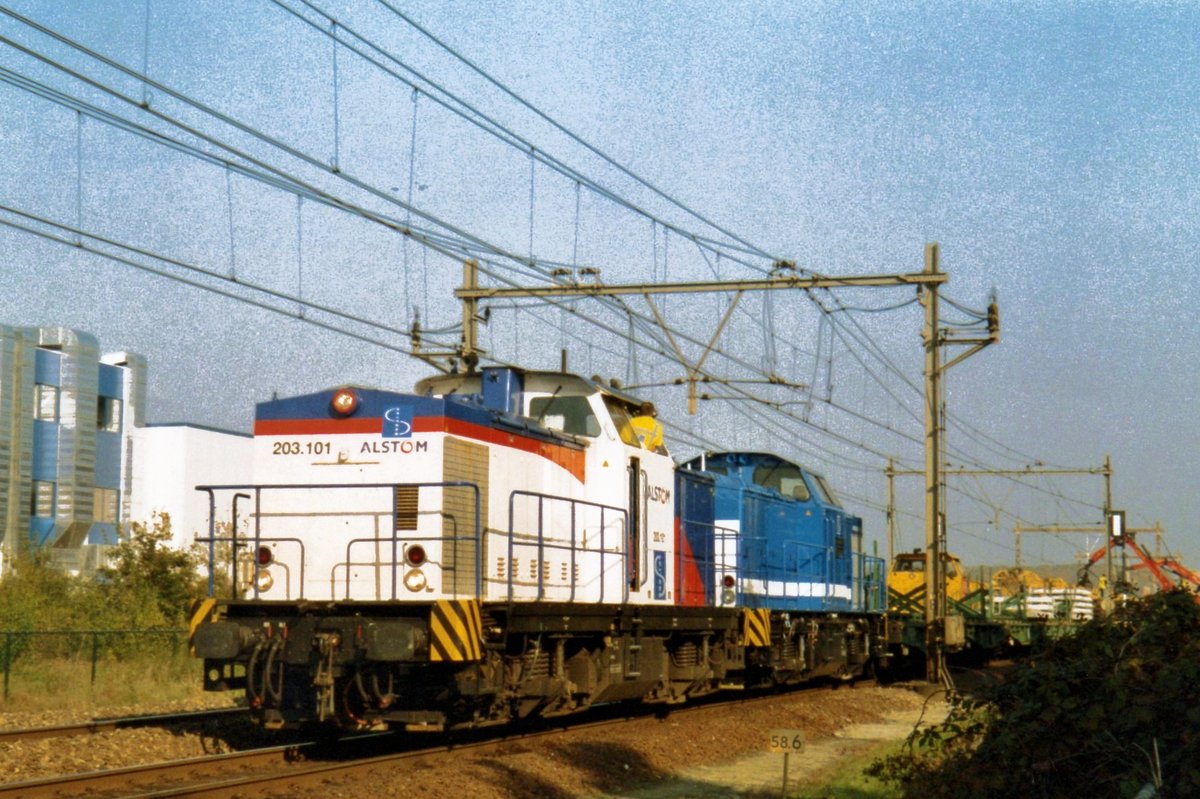 Alstom demonstrator 203-101 stands on 24 October 2005 in front of an engineering train at Alverna.