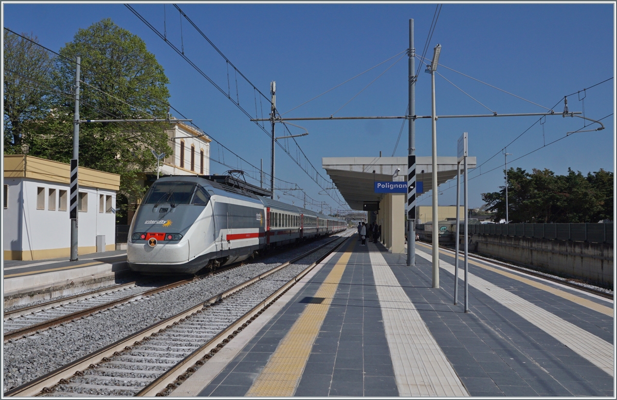 An FS Trenitalia IC equipped with two power cars or E 414 electric locomotives on the journey to Lecce while passing through Polignano a Mare. April 22, 2023