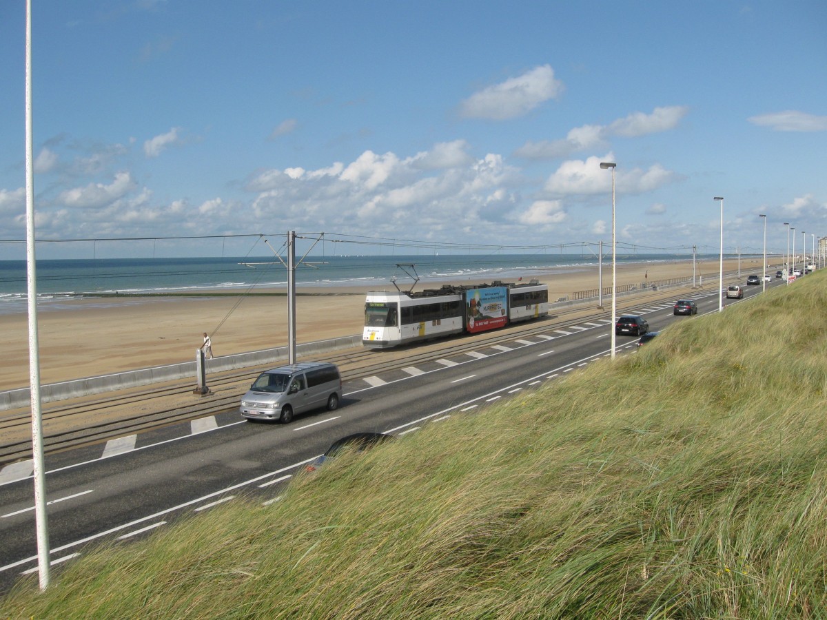 An unidentified BN Kusttram Car on the Boulevard at Oostende, 25/08/2014.