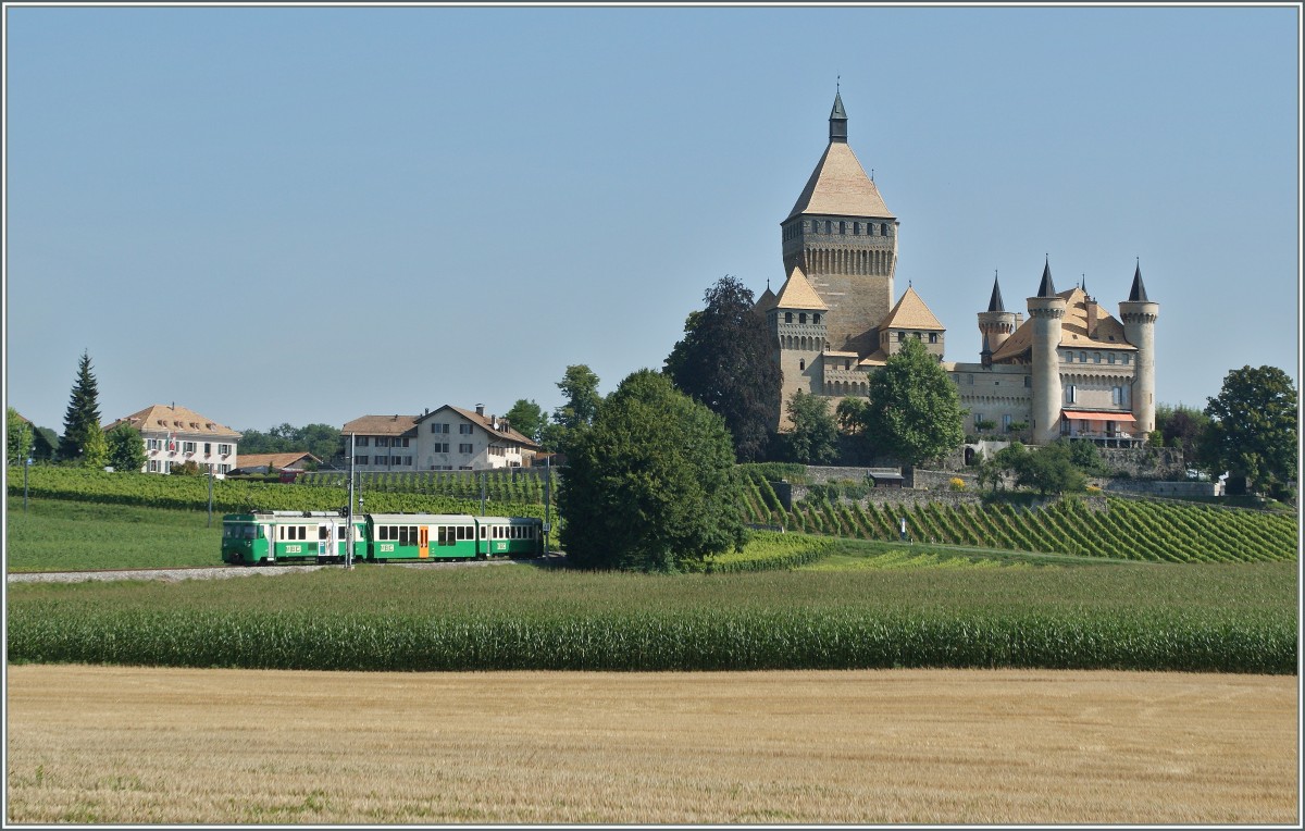 BAM local Train by the Chteau de Vufflens. 15.08.2013