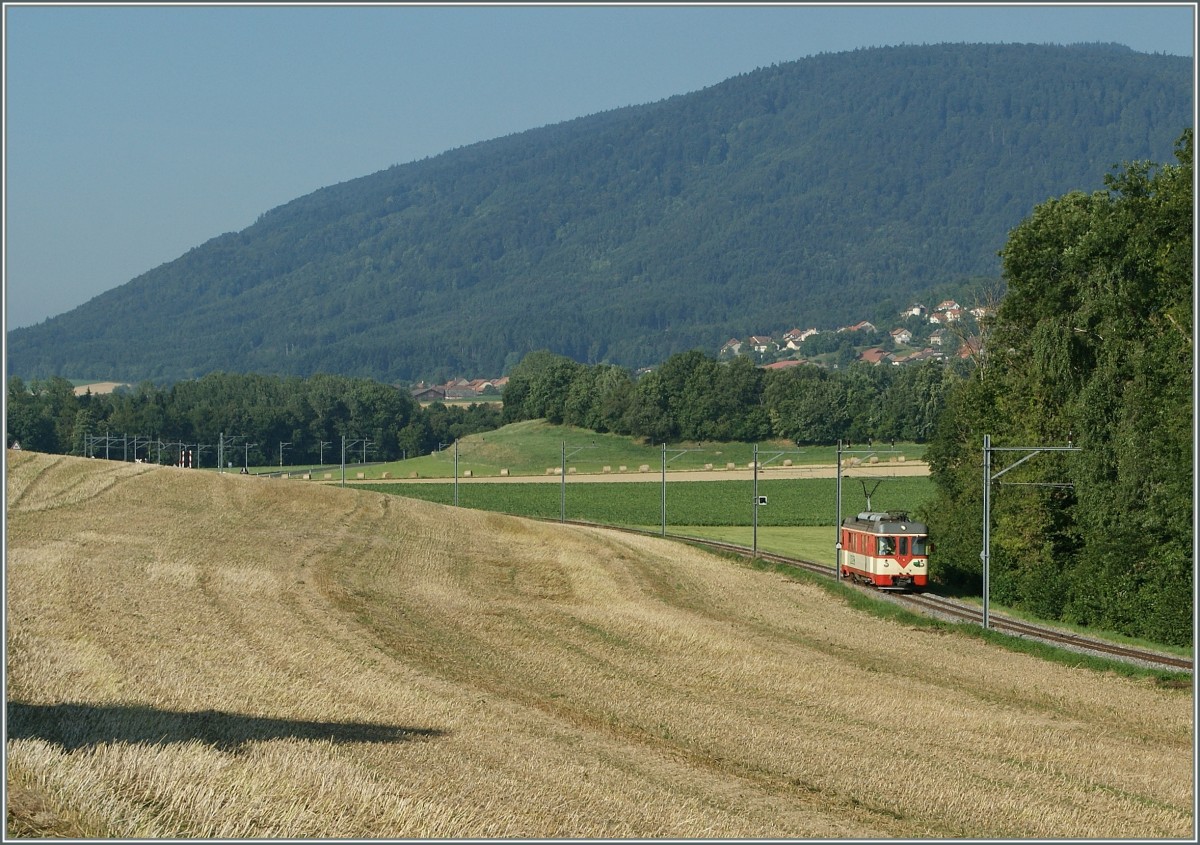 BAM local train on the way to L'Isle Mont la Ville near the terminate Station.
15.08.2013