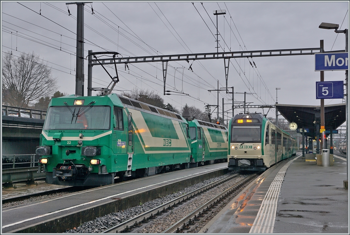 BAM MBC Ge 4/4 22 and 21 with his Cargo train to Apples and a BAM MBC Be 4/4 (Suft) with B and Bt  al local Service R 56 to Bière in Morges.

22.02.2024 