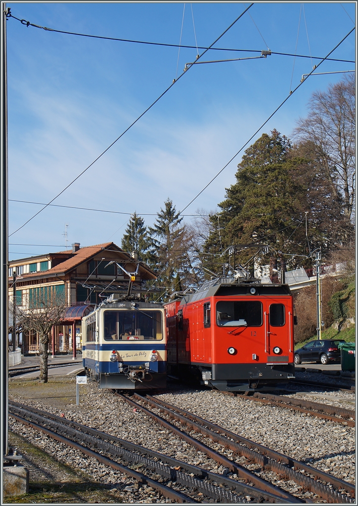 Beh 4/8 and HGe 2/2 in Glion.
08.12.2015
