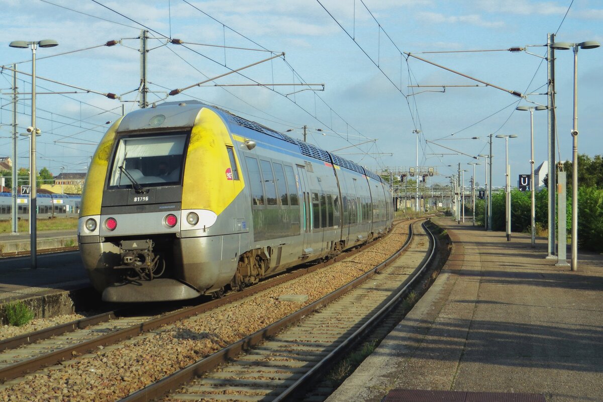 BiBi 81796 leaves Nevers on 18 September 2021 with a regional train to Dijon.