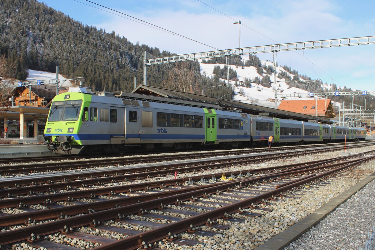 BLS 731 stands at Zweisimmen on 1 January 2024.