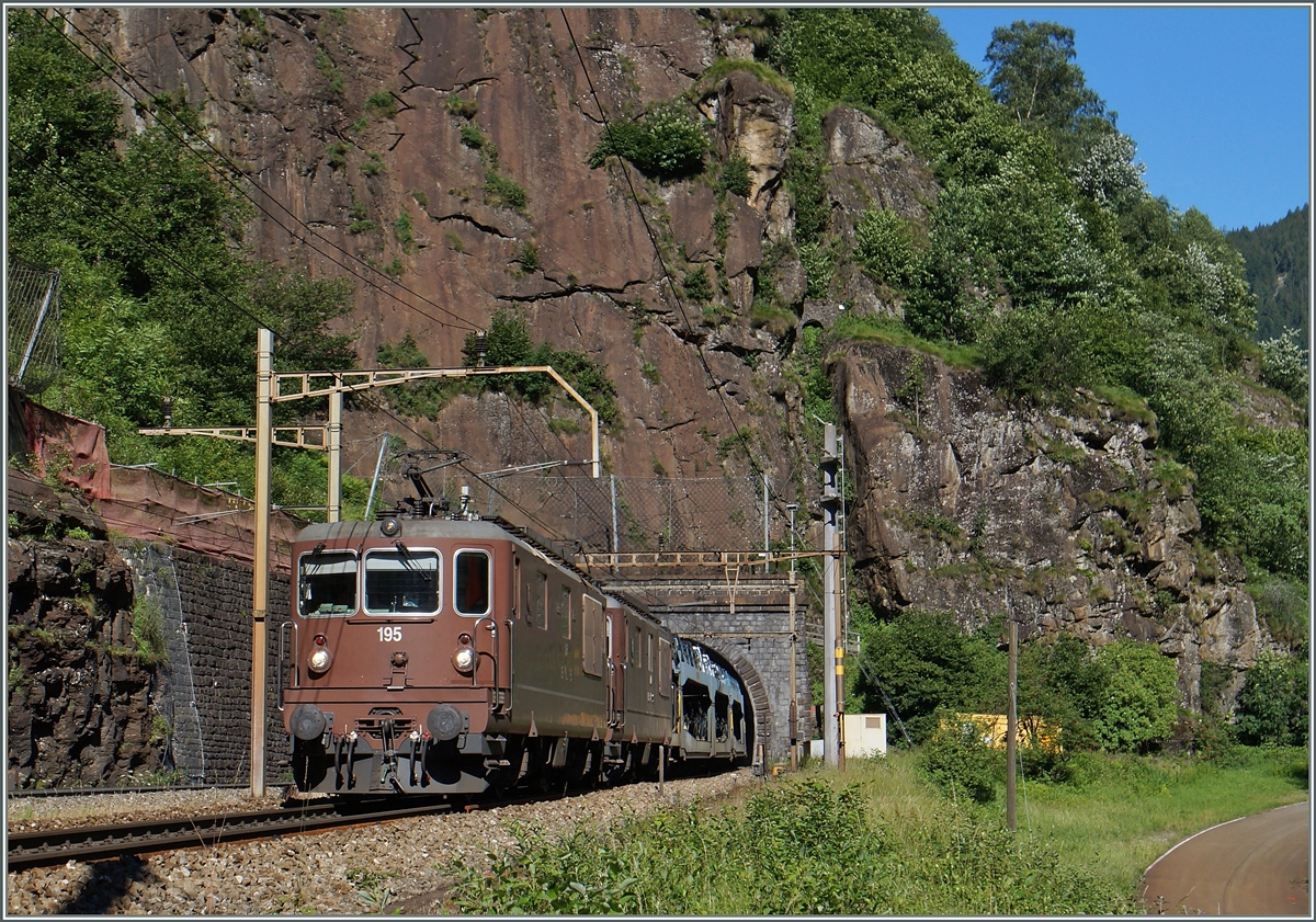 BLS Re 4/4 195 and an other one by Polmengo.
24.06.2015