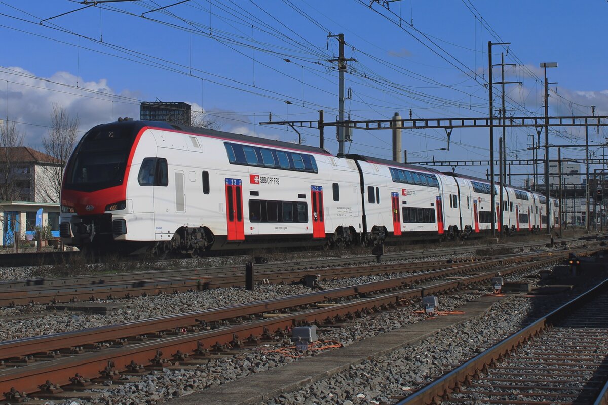 Brand new Stadler build 512 011 speeds through Pratteln als IR Zürich<=>Basel on 13 February 2024.