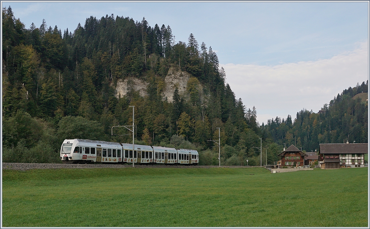 By Dürrenbach is runing the BLS  Lötschberger  RABe 535 134  Kambly  on the way to Luzern 

