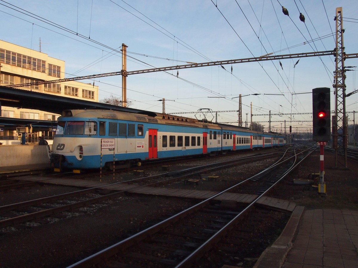 CD 451 015 on railway station Kralupy nad Vltavou at 16.12. 2013.
