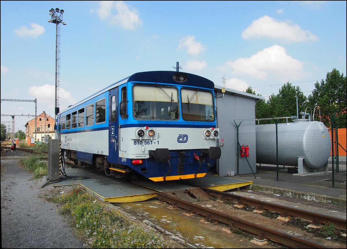 CD 810 561-1 at gas station by railvay station Kralupy nad Vltavou on 22.7.2016.