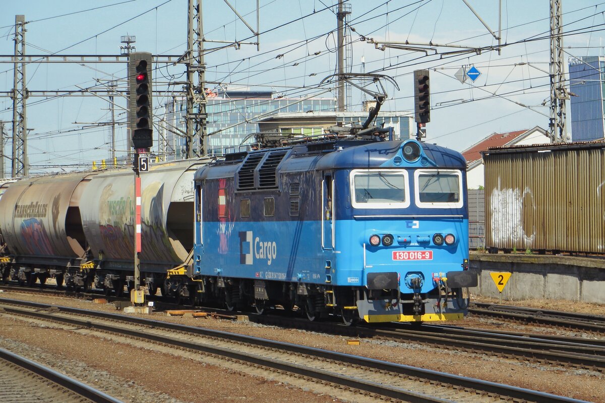CD Cargo 130 016 banks a cereals train through Praha-Liben on 12 June 2022.