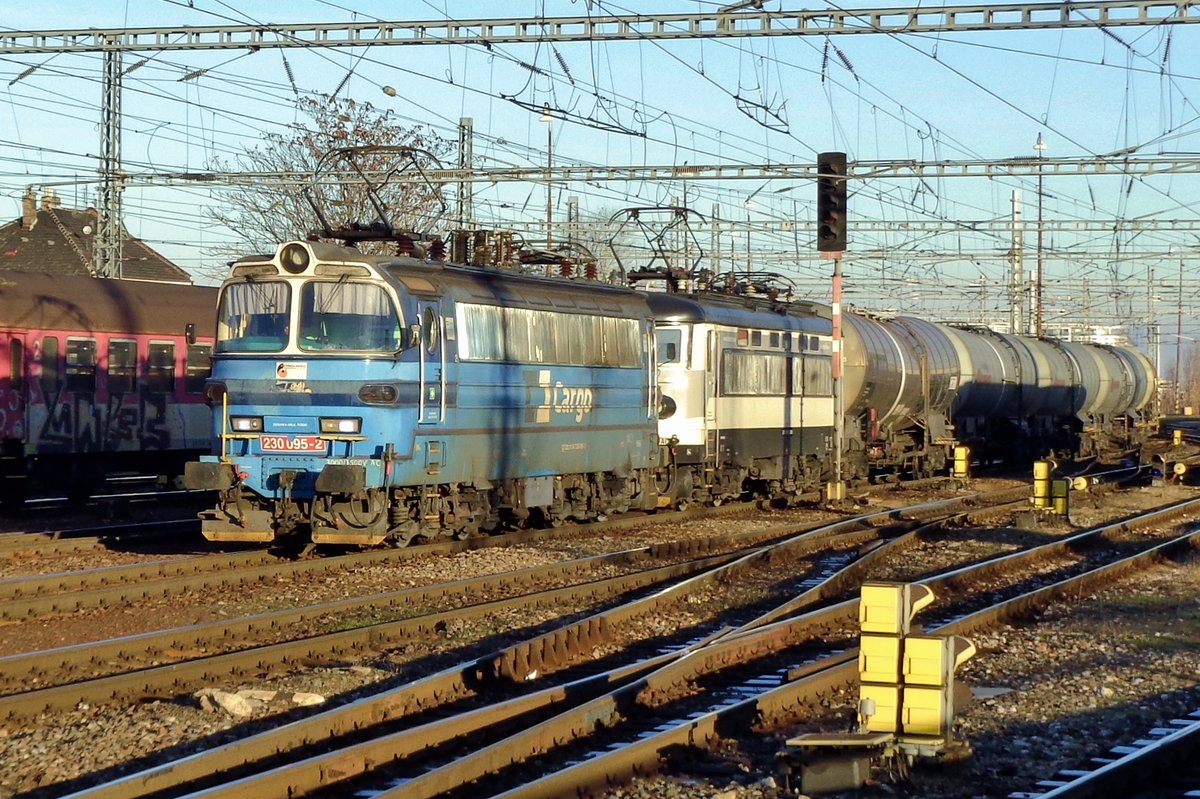 CD Cargo 230 095 hauls an oil train through Bratislava hl.st. on the very last day of 2016.