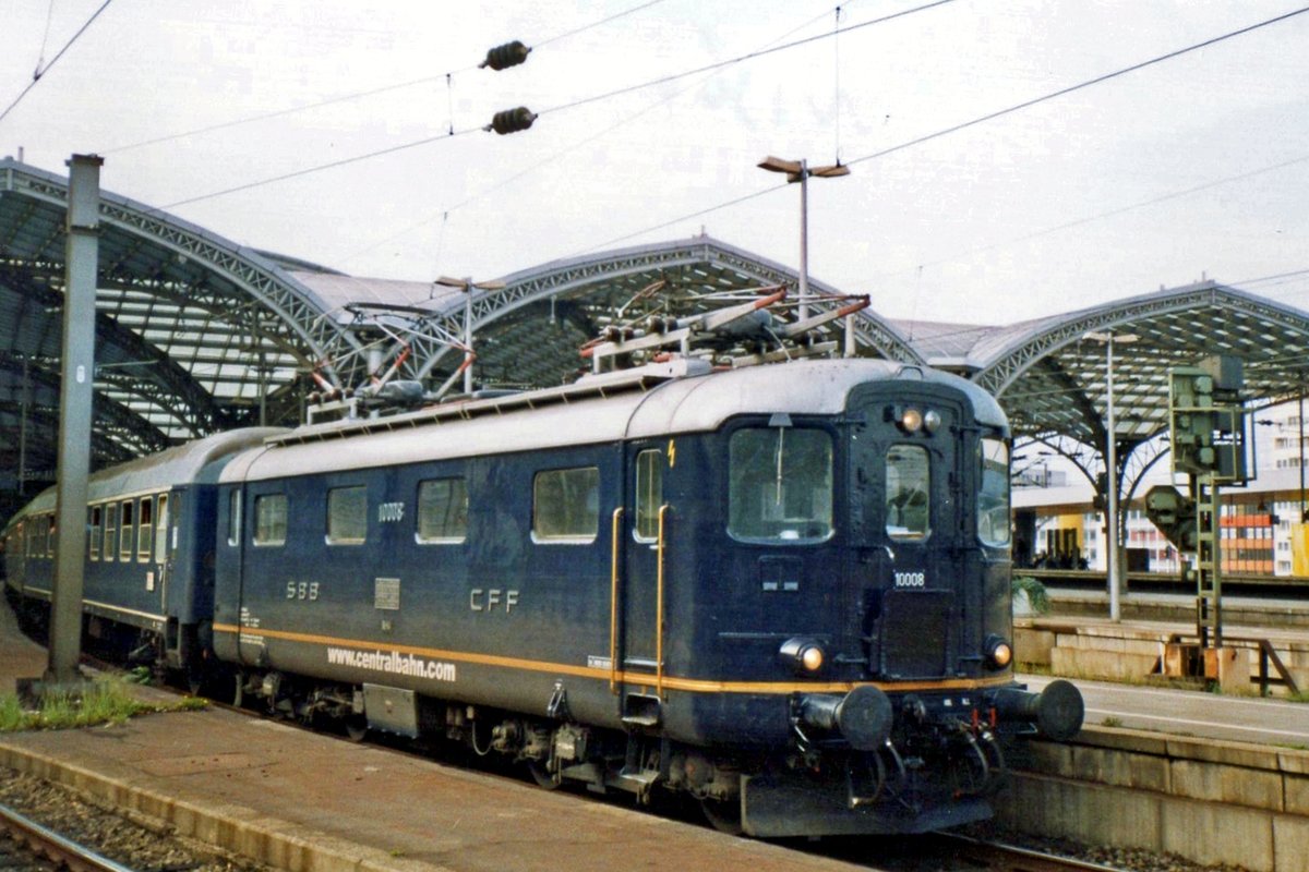 CentralBahn 10008 stands with the Herzerather train in Köln Hbf on 21 May 2005.