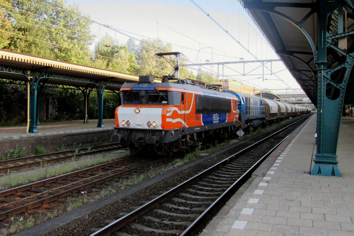 Cereals train with HUSA 1606 passes through 's-Hertogenbosch on 3 August 2013.