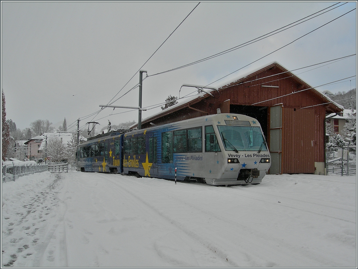 CEV Beh 2/4 71 with Bt is arriving at Blonay. 
01.02.2015