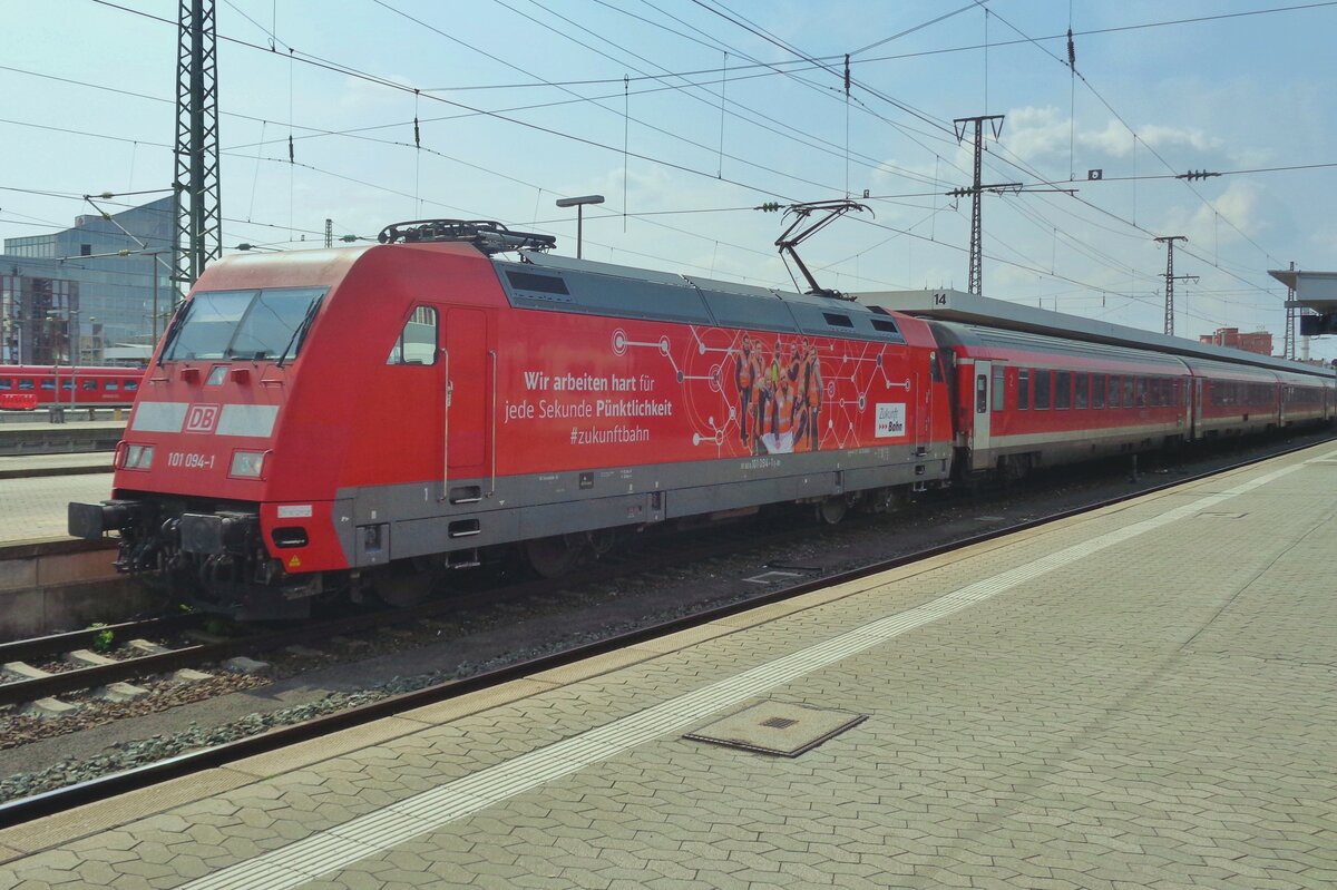 'Connecting' 101 094 at Nürnberg Hbf on 6 September 2018 with the München-Nürnberg Express -then the fastest regional train in Germany, an honour now in Baden-Württemberg with IRE-200 Stuttgart-ULm formed of leased Vectrons and the modified DBIC-1 coaches seen in this photo. 