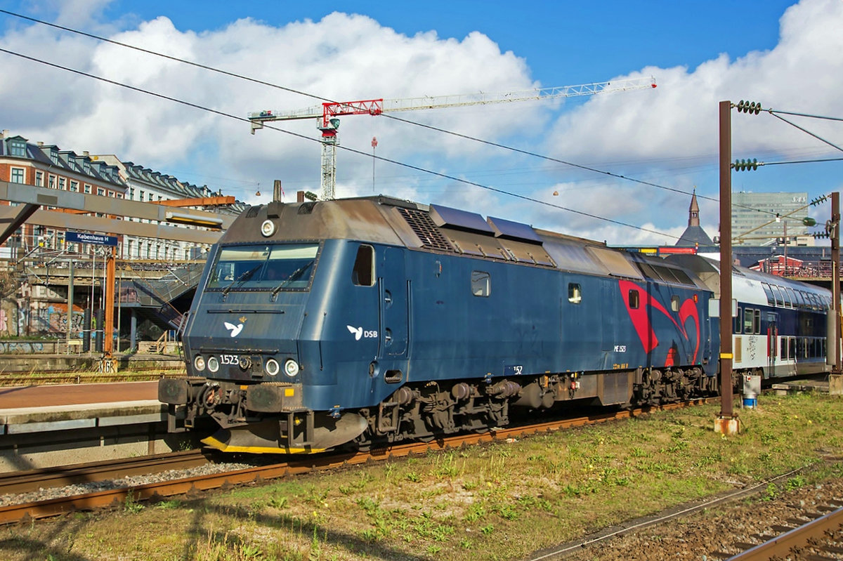 DSB ME 1523 stands at Kobnhavn on 9 September 2015.