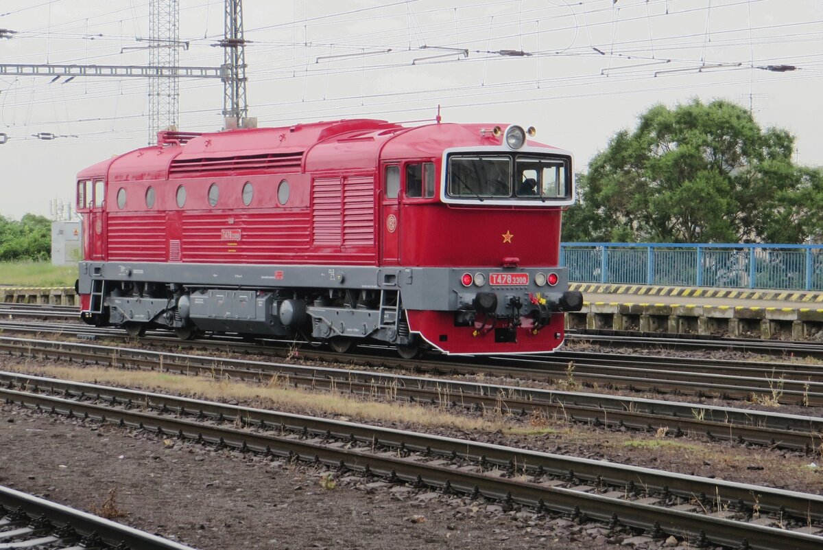 During a drizzly T478 3300 (ex 753 300) runs through Bratislava hl.st. on 25 June 2022.