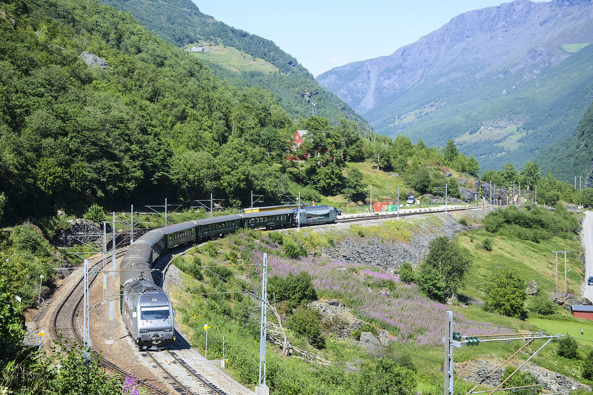 EL 18 2252 on the Flåm Line at Berekvam Station.  The stationhas the only passing loop on the railway line.
Date: 13 July 2018.