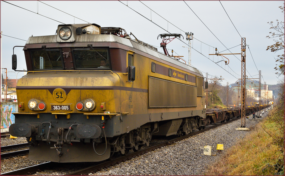 Electric loc 363-005 pull container train through Maribor-Tabor on the way to Koper port. /15.12.2014