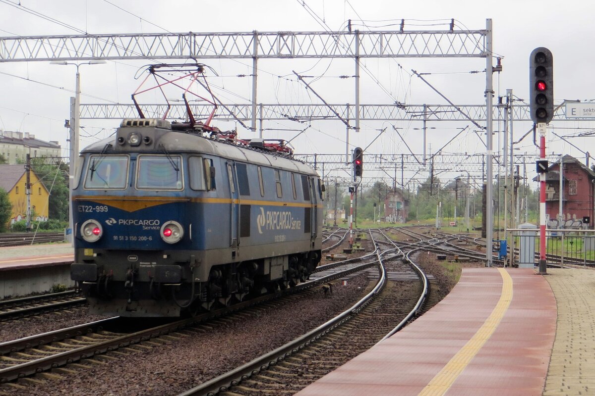 ET22-999 runs light through Katowice on 24 August 2021 -note the ribbon is orange instead of the normally applied yellowish green.