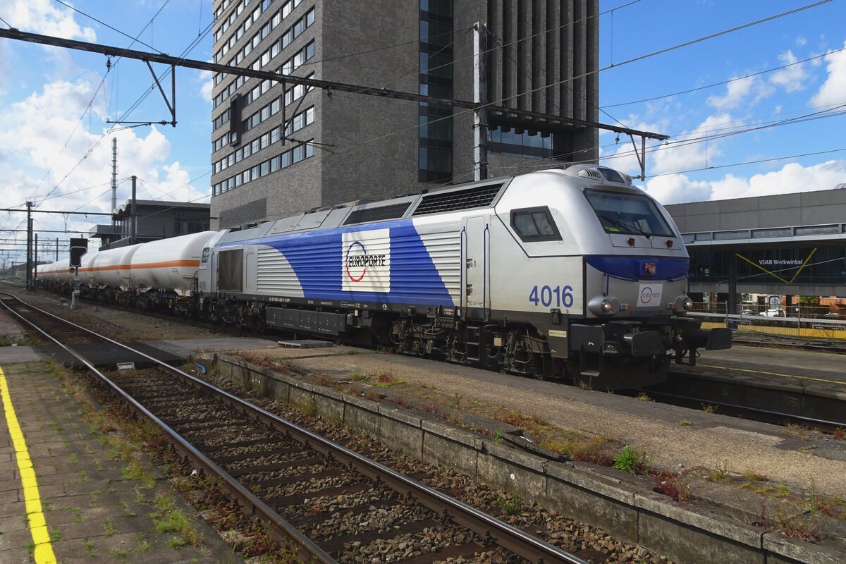 EuroPorte 4016 hauls an LNG train through Gent Sint-Pieters on 5 May 2023.