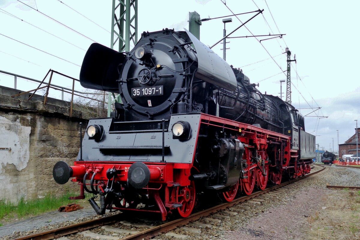 Ex-DR 35 1097 stands at the Bw Dresden-Altstadt during the Dampfloktreffen on 8 April 2017. 