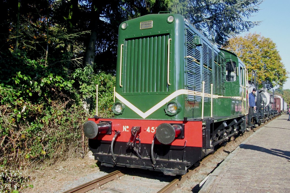 Ex-NS 451 starts at Boekelo with a photo freight to Haaksbergen on 23 October 2016 at the Special Weekend of the MBS Museum BuurtSpoorweg.