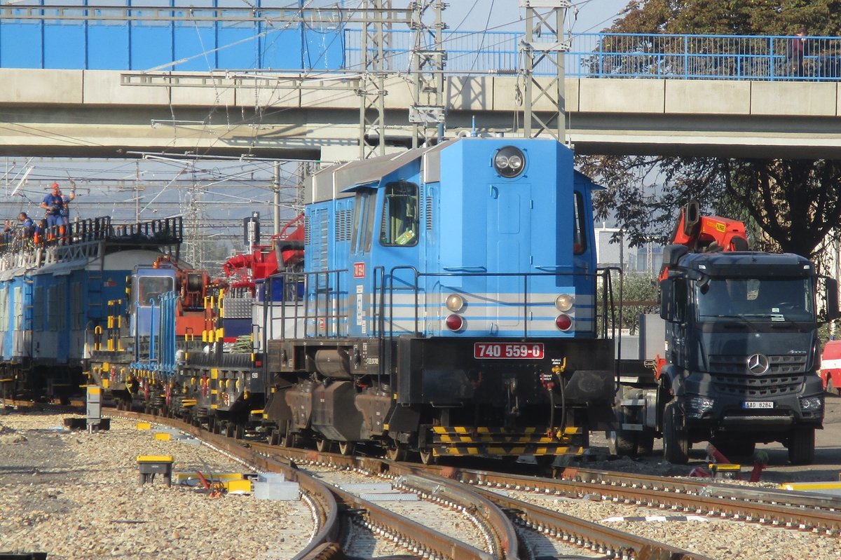 EZ 740 559 in action at Beroun on a sunny 20 September 2018.