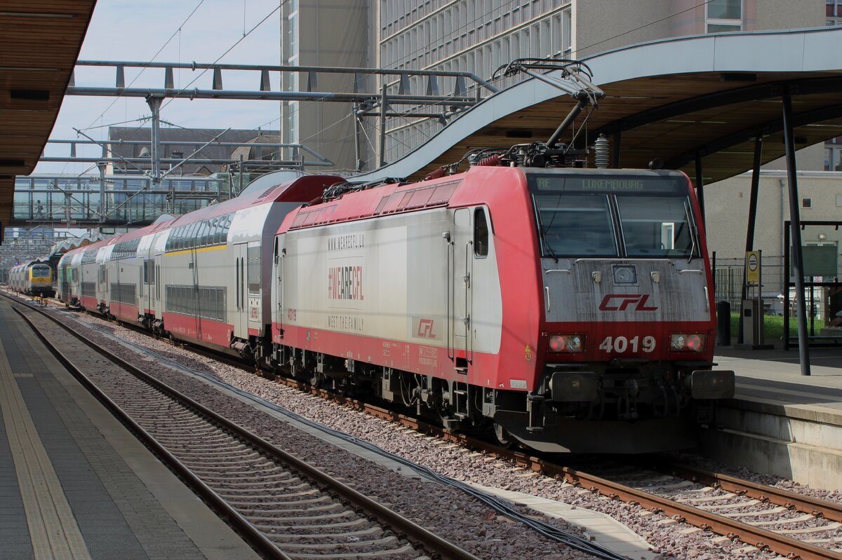 FL advertiser 4019 stands in Luxembourg gare on 20 August 2023 -that day, three advertising TRAXX were seen at Luxembourg gare in less than one hour.