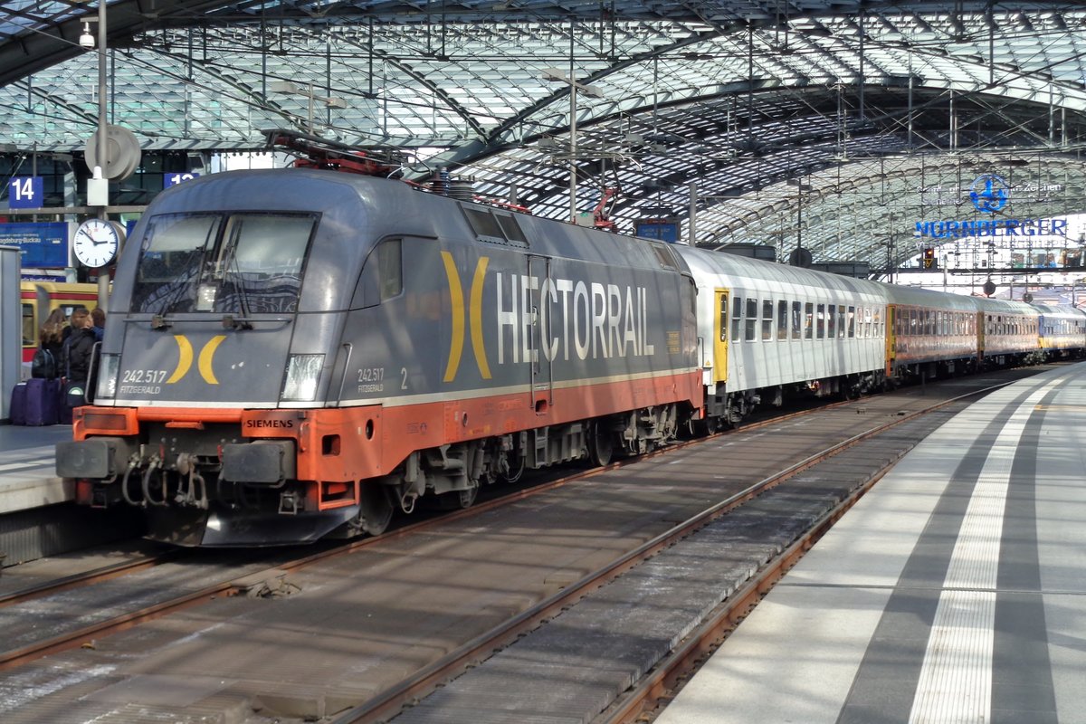Hector rail 242 517 stands in front of a FlixTrain in berlin Hbf on 5 April 2018.