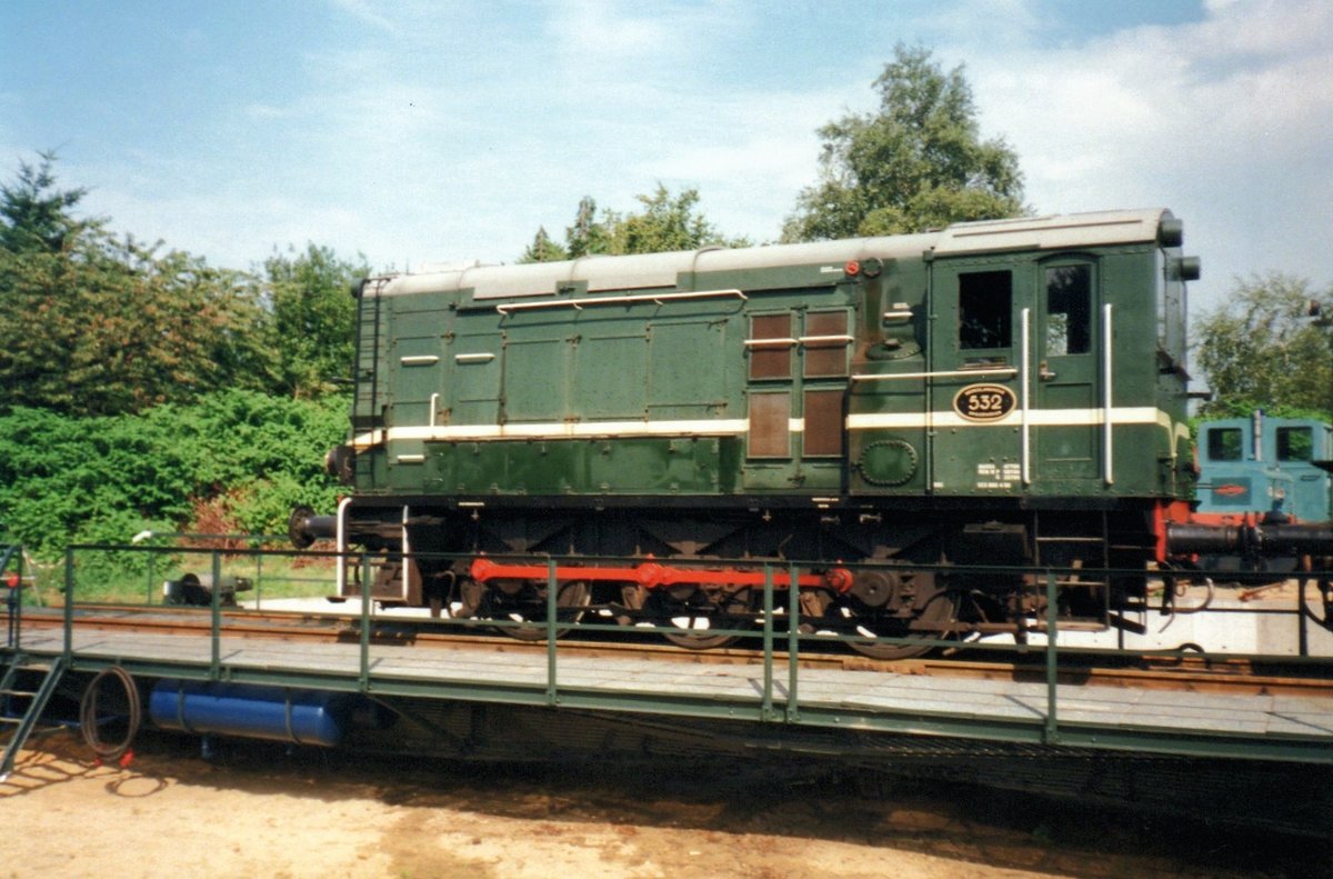 Hippel 532 stands on the turn table at Beekbergen with the VSM on 2 September 2001.