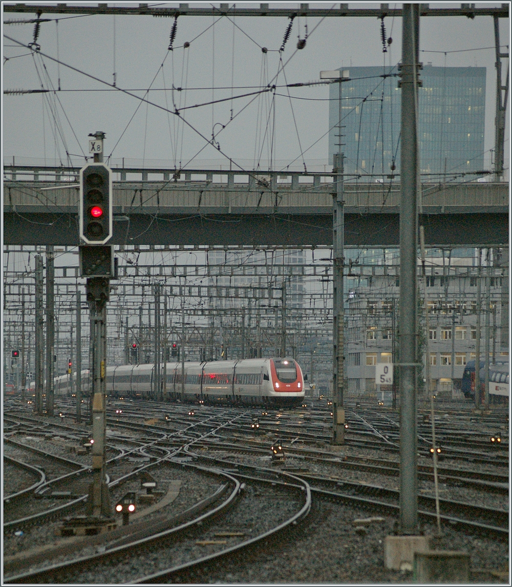 In diffuse morning light, an SBB ICN arrives at Zurich main station.

Oct 19, 2023