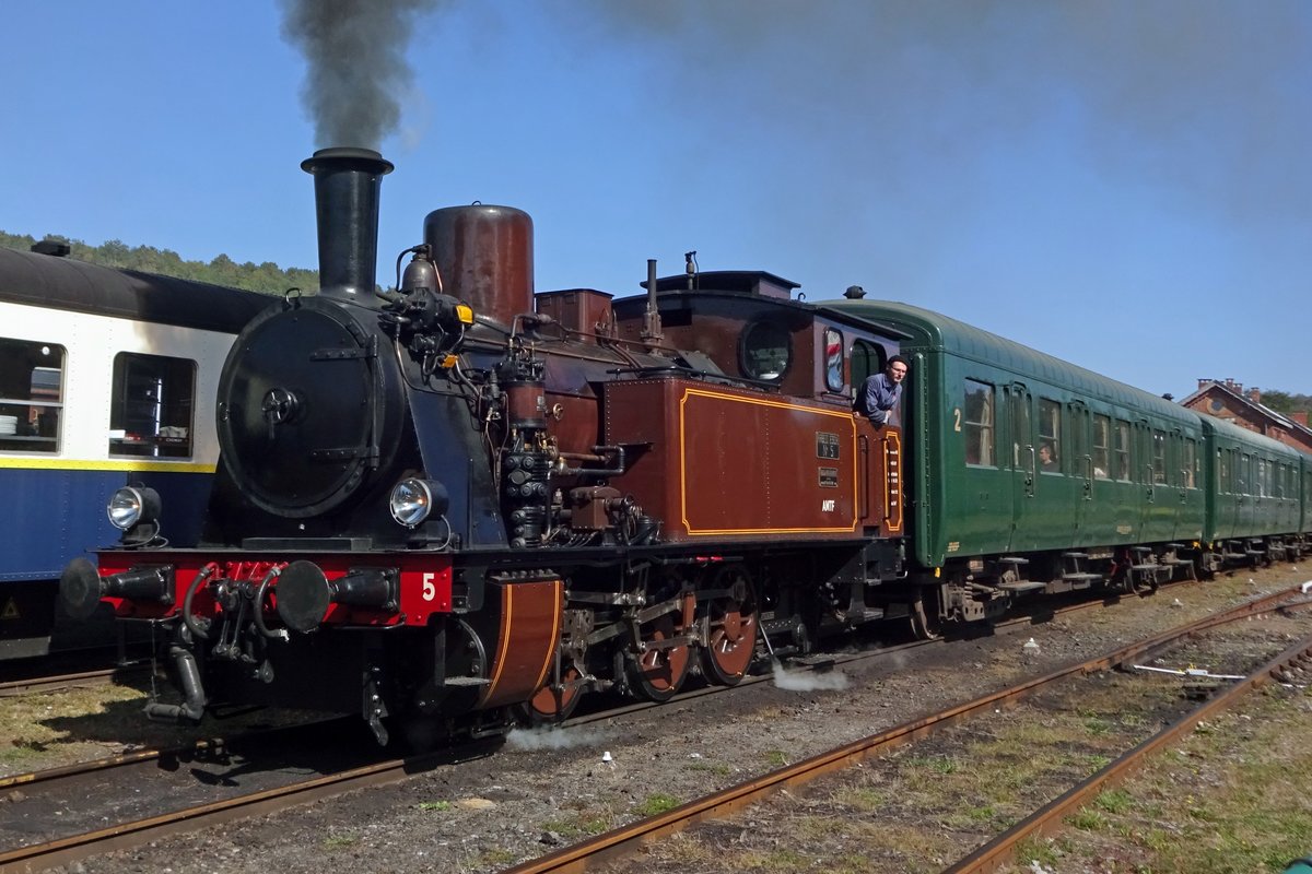 In the finest possible weather, ex Arbed-5 hauls a steam shuttle to Mariembourg out of Treignes on 21 September 2019.