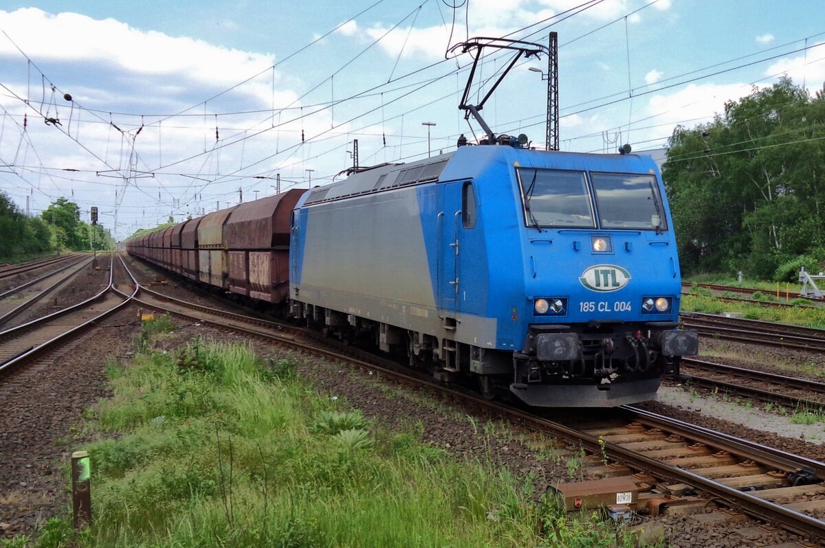 ITL 185-CL-004 departs from Recklinghausen Süd, hauling a coal train on 22 May 2017.