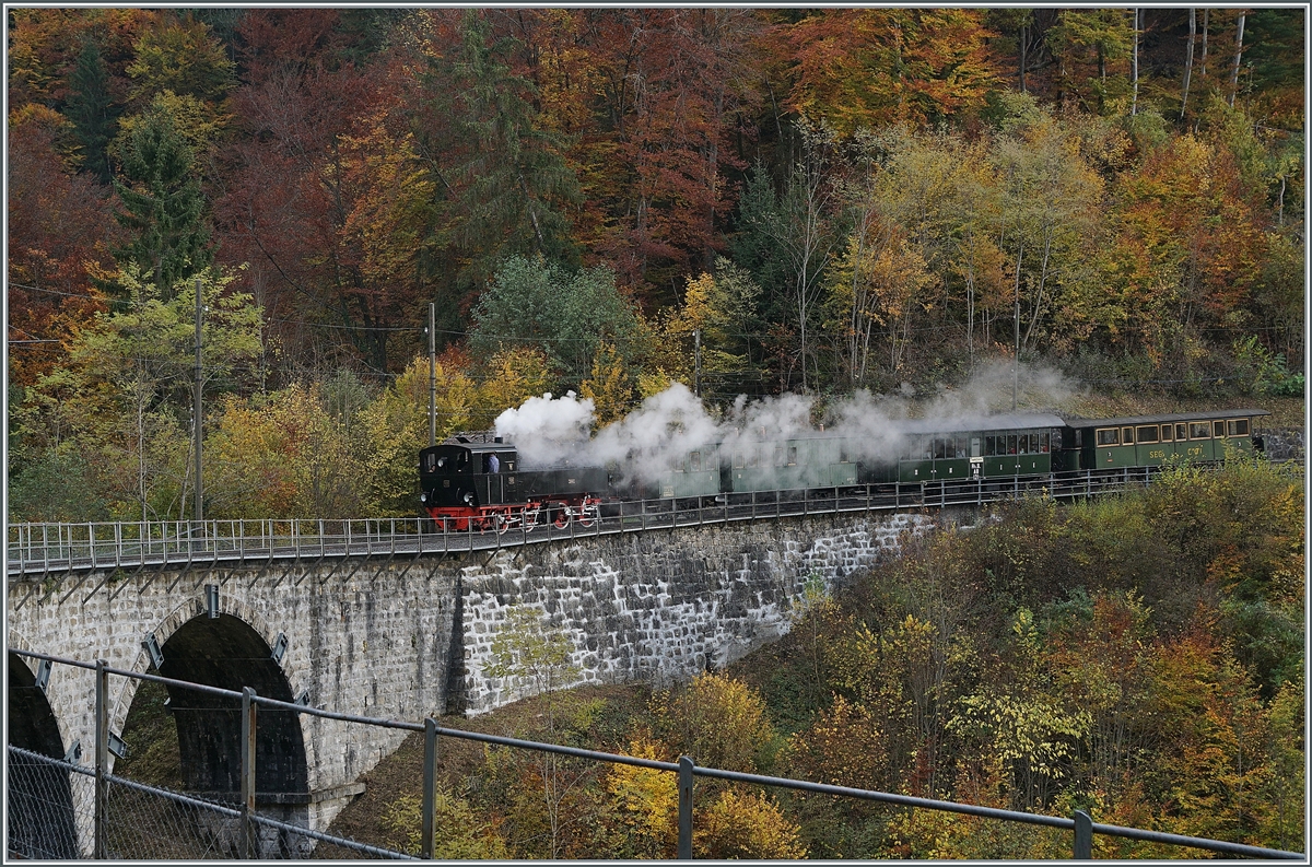 La DER du Blonay-Chamby / the Blonay-Chamby Saison End 2021: The Blonay-Chamby G 2x 2/2 105 on the way to Blonay by the Baye de Clarens Viaduct. 

30.10.2021