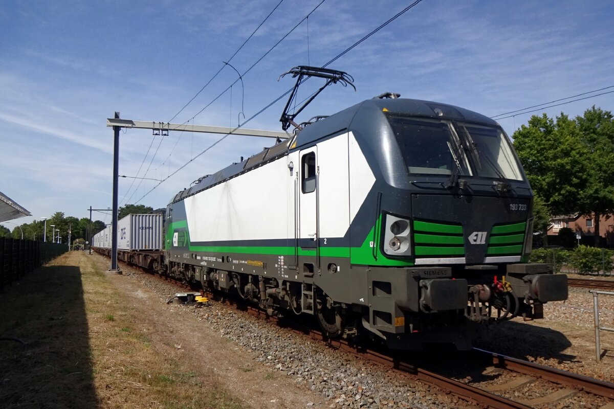 LTE 193 733 speeds through Wijchen with a diverted container train on 4 August 2020. This photo was taken a the station and had some cutting afterwards.