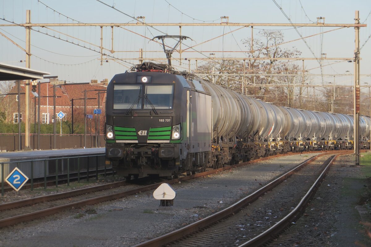 LTE/ELL 193 737 readies herself for departure from Oss on 18 January 2023. 