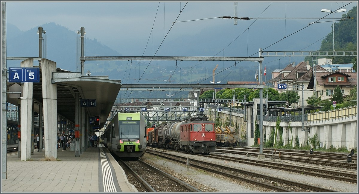 Ltschberger and Ae 6/6 in Spiez.
29.06.2011
