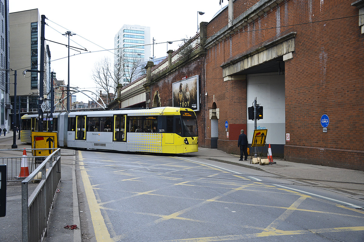 Manchester Metro Link Tram 3071 (Bombardier M5000) crossing London Road on arrival to Manchester Piccadilly Station. Date: March 11, 2018.