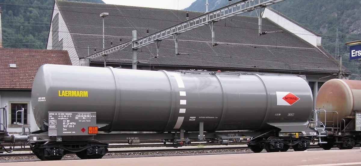 Mitrag Tank Wagon in a unit train made of A-VTG / CH-Mitrag / CH-Wascosa Funnel Flow Tank Wagons, on 17th August 2010 in station Erstfeld (CH)