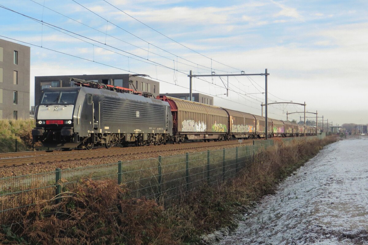 MRCE 189 099 hauls a block train through Tilburg-Reeshof on 22 December 2021.