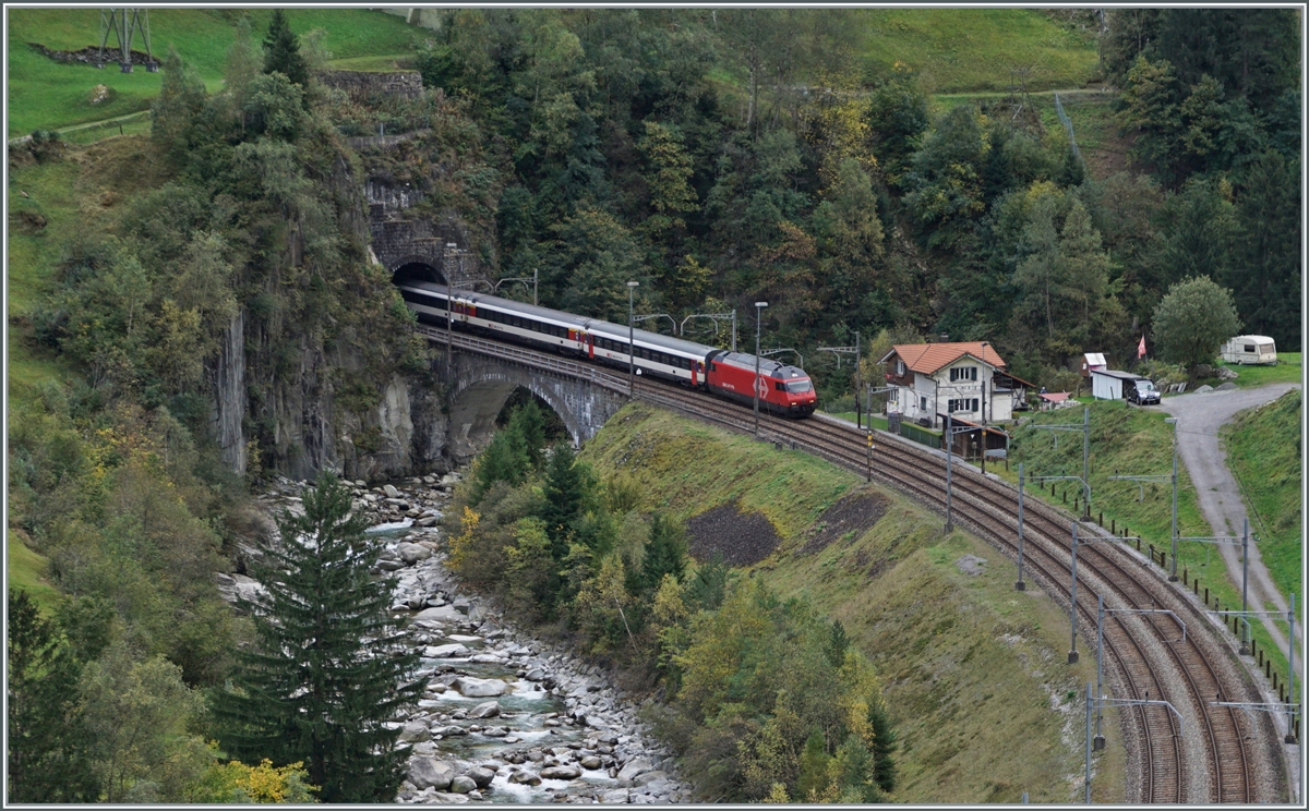 Near Wassen in the  Wattiner Kurve  there is an SBB Re 460 with its IC on the way north.

Oct 19, 2023